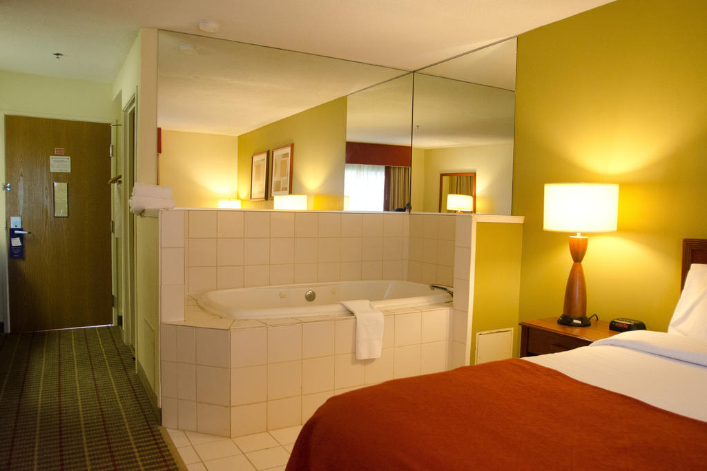 เบย์มอนต์ บาย วินด์แฮม อีแวนสวิลล์ นอร์ท/เฮาบ์สตัดท์ Hotel Warrenton ภายนอก รูปภาพ